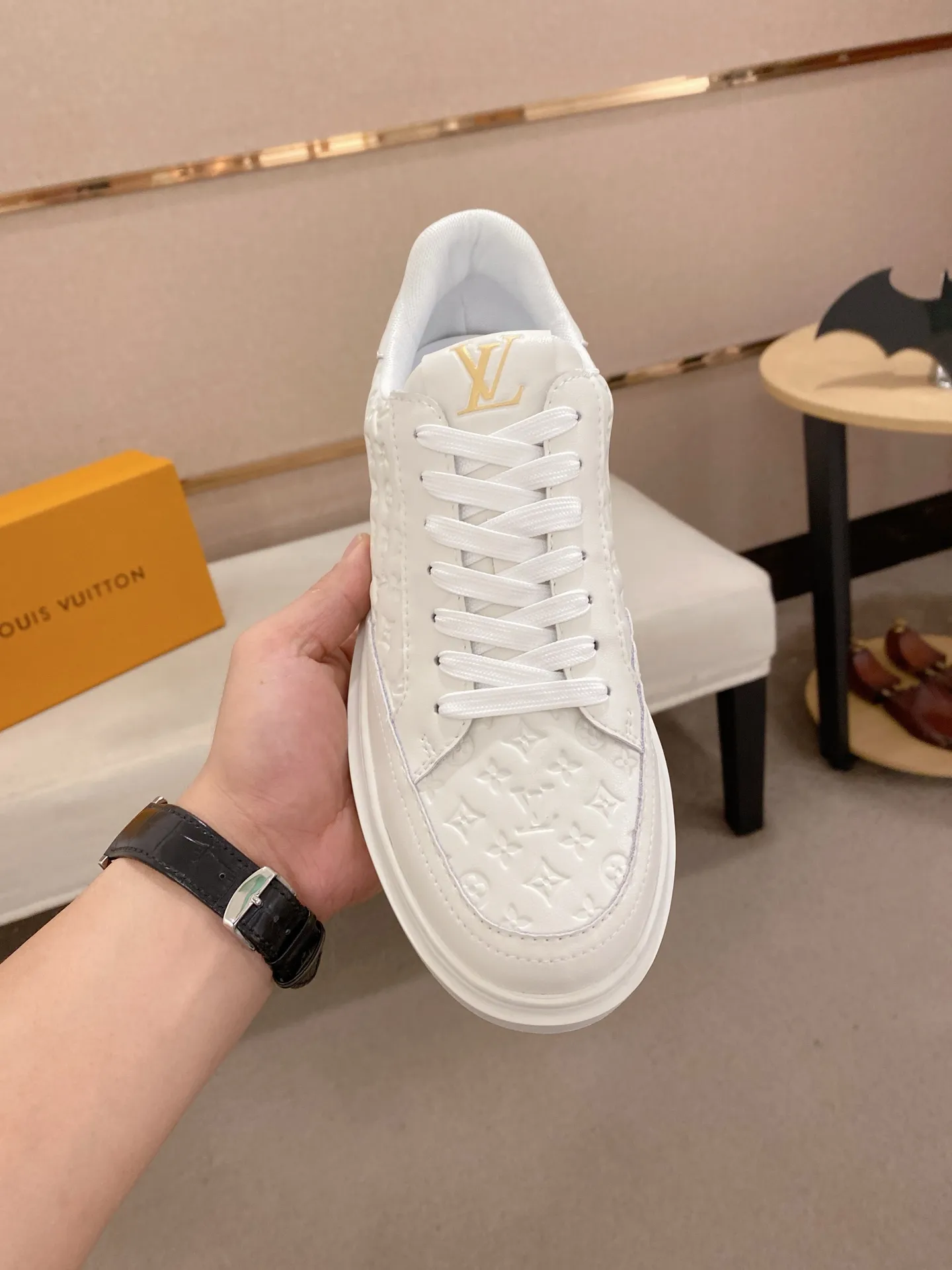 Men's shoes💰:420💰🇮🇹🇮🇹LV Louis Vuitton. The latest trendy casual shoes are popular in physical stores in sizes 38-44. New spring and summer comfortable imported custom original cowhide, unique jacquard fabric element design. Paired with sheepskin lining, Lv original bottom, [taiyang][taiyang] high-end packaging and high quality💪Details determine the quality, you can enter and leave the counter at will, welcome to compare🇮🇹
